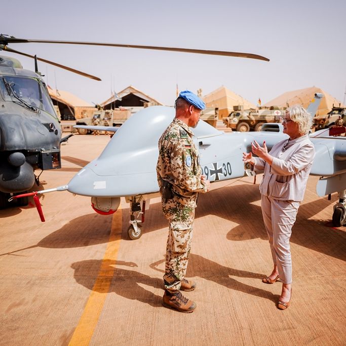 Stöckelschuh-Auftritt in Mali! Verteidigungsministerin missachtet Vorschriften