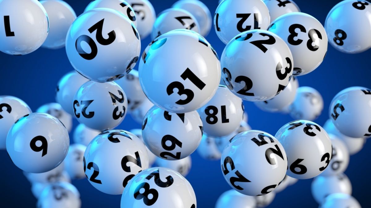 Die Lottokugeln versprechen auch diesmal wieder hohe Gewinne. (Foto)