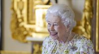 Queen Elizabeth II. lächelt tapfer - doch gesundheitliche Probleme könnten der Monarchin die Teilnahme an ihrer eigenen Thronjubiläumsfeier vergällen.