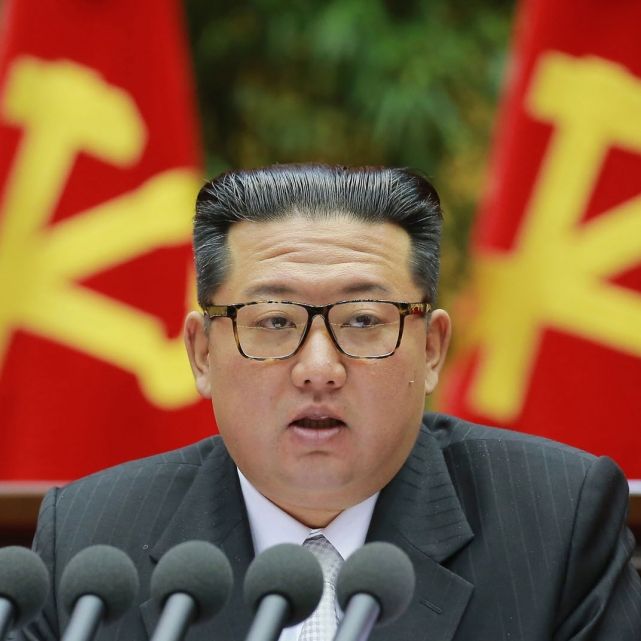 Nordkorea-Diktator schockt mit Propaganda-Geschenk an Moderatorin