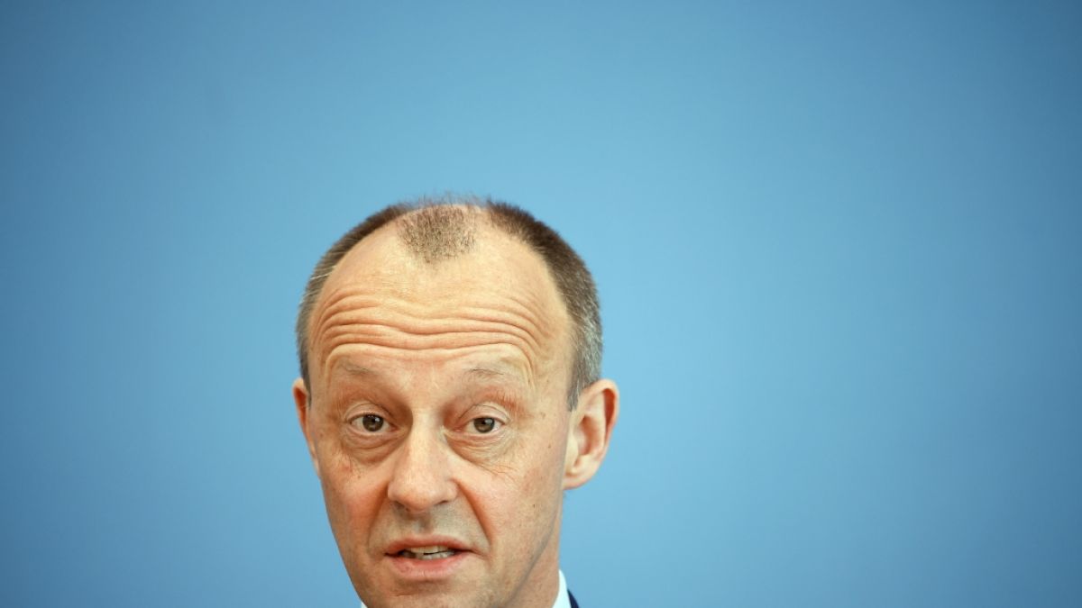 Friedrich Merz kritisiert Bundeskanzler Olaf Scholz scharf wegen Waffenlieferungen an die Ukraine.   (Foto)