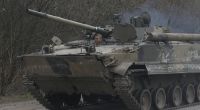 Putin-Kämpfer haben ihren Sieg in Mariupol mit einem Panzer-Drift-Video zur Schau gestellt.