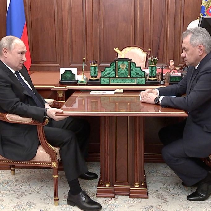 Mögliches Double! Wurde Putins Verteidigungsminister HIER ersetzt?