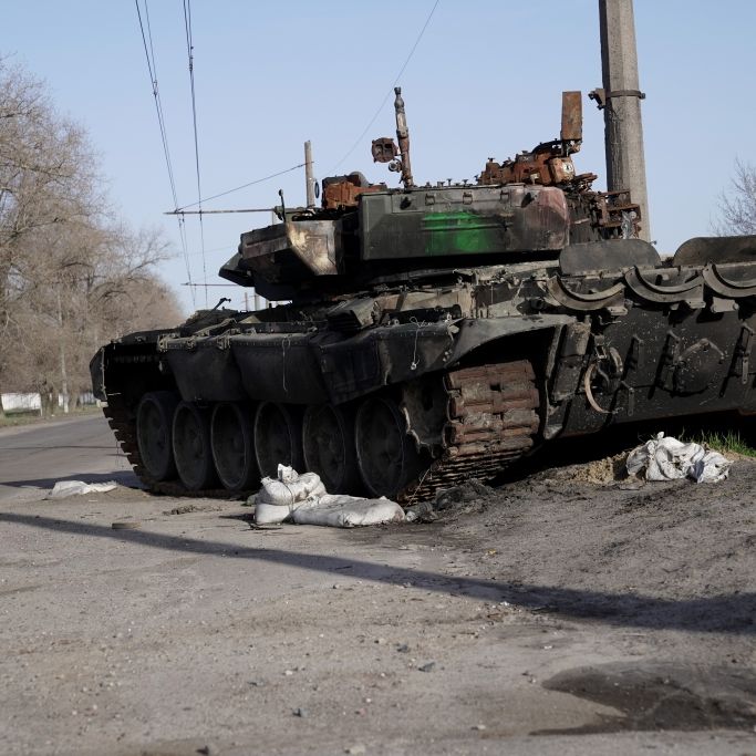 Unglaubliche Putin-Verluste! Spionage-Bilder enthüllen Panzer-Friedhof