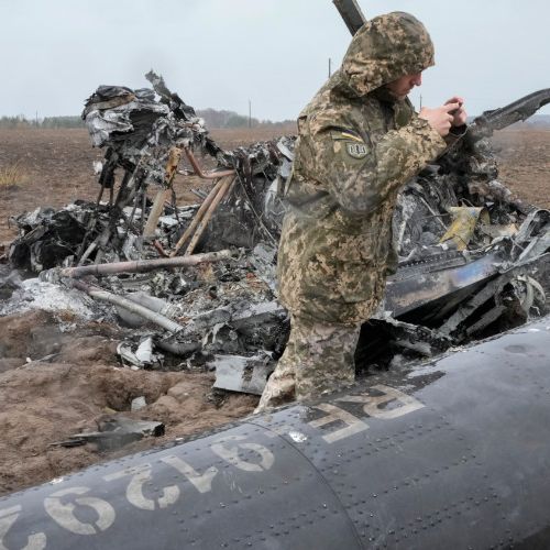 Mörder-Einschlag! Putin-Hubschrauber komplett zerfetzt bei Absturz