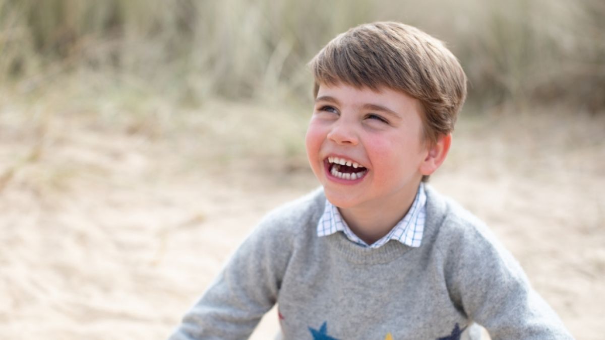 Das royale Geburtstagskind strahlt vor Freude: Am 23. April 2022 wird Prinz Louis von Cambridge vier Jahre jung. (Foto)