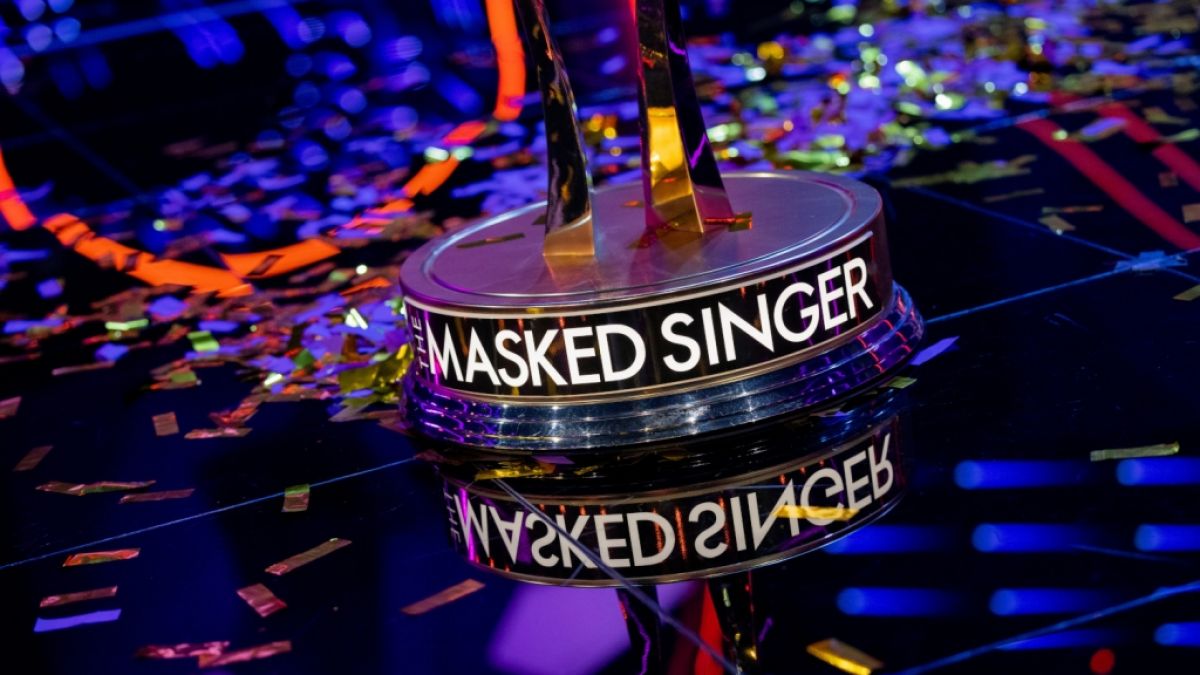 Der glitzernde Wanderpokal von "The Masked Singer" kam am 24. April 2022 in neue Hände - auch wenn das Finale der Musikshow nicht ohne Pannen ablief. (Foto)