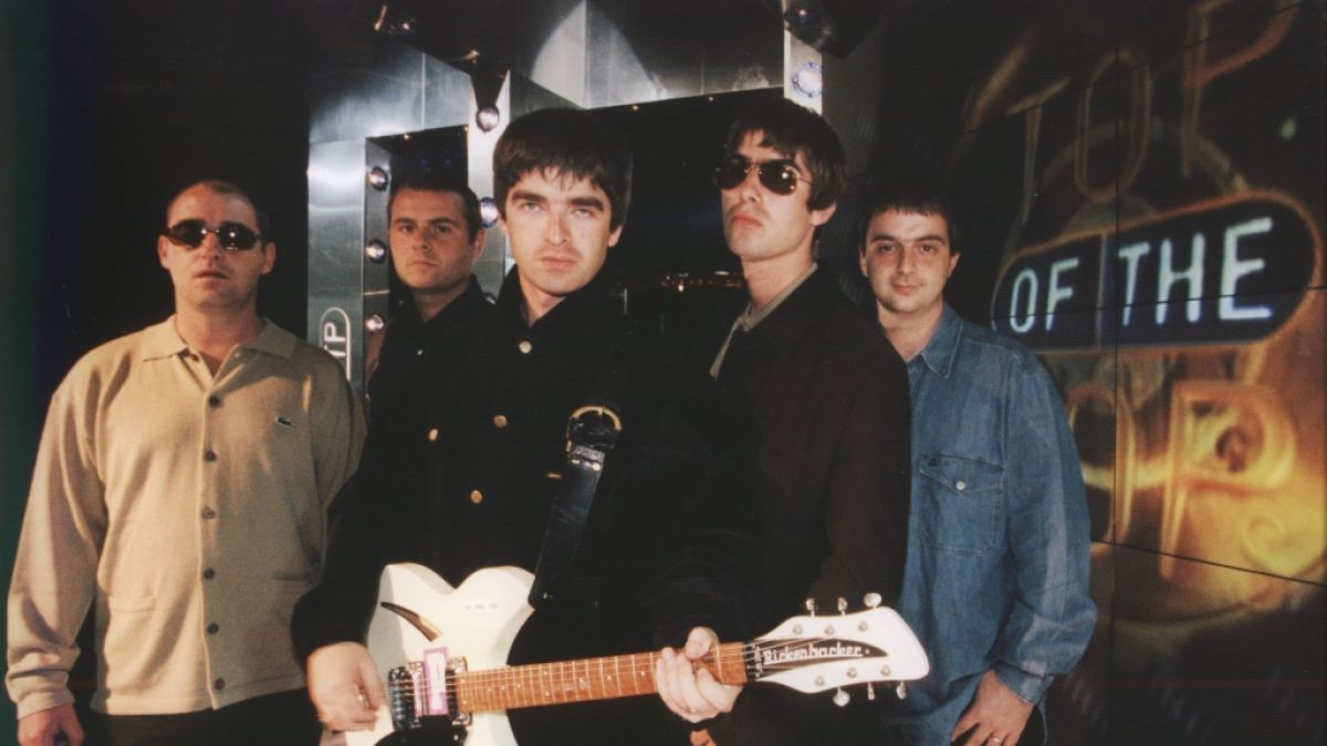Schock für alle Fans der britischen Band Oasis: Der frühere Gitarrist der Band, "Bonehead" Paul Arthurs (li.) hat eine niederschmetternde Diagnose erhalten. (Foto)