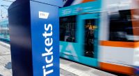 Das 9-Euro-Ticket soll Autofahrern den Umstieg auf Bus und Bahn schmackhaft machen - doch die Sparpreispläne sorgen in der Politik für Zoff vom Feinsten.
