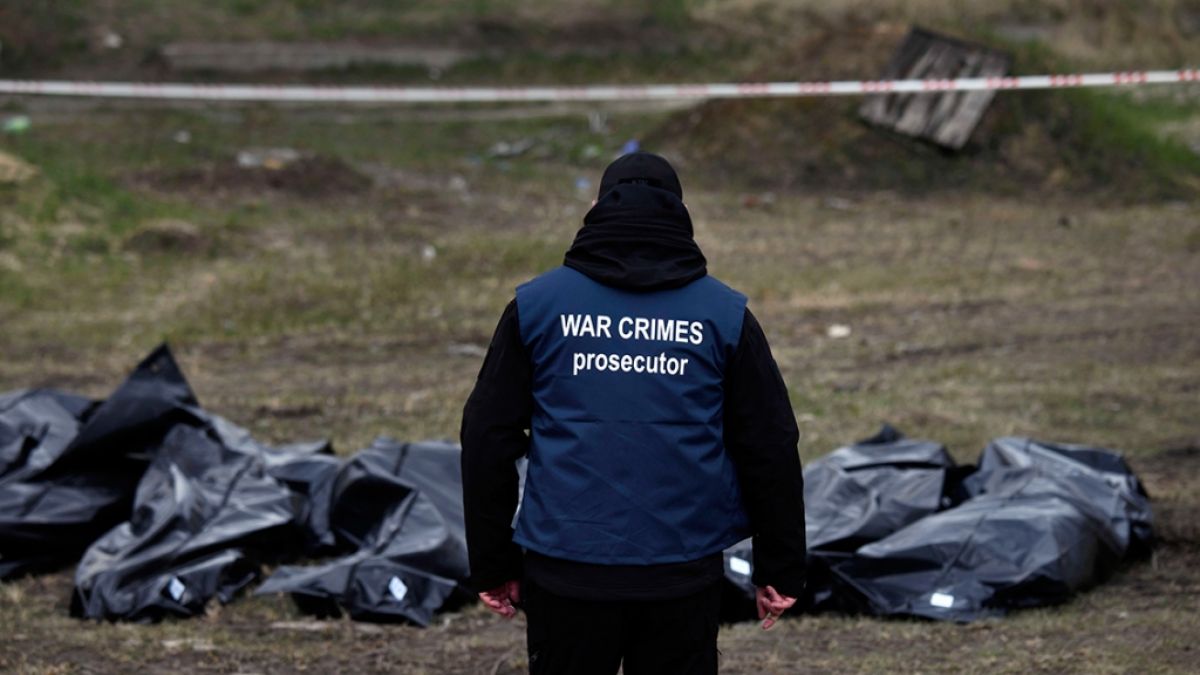 In der Ukraine werden immer mehr Massengräber entdeckt. (Foto)