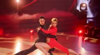 René Casselly tanzt mit Kathrin Menzinger einen Tango bei 