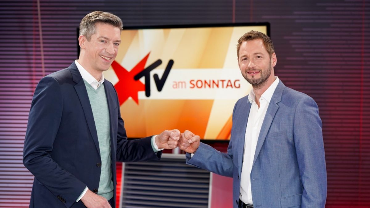 Die Moderatoren Dieter Könnes (r) und Steffen Hallaschka werben für das neue Format "Stern TV am Sonntag". (Foto)