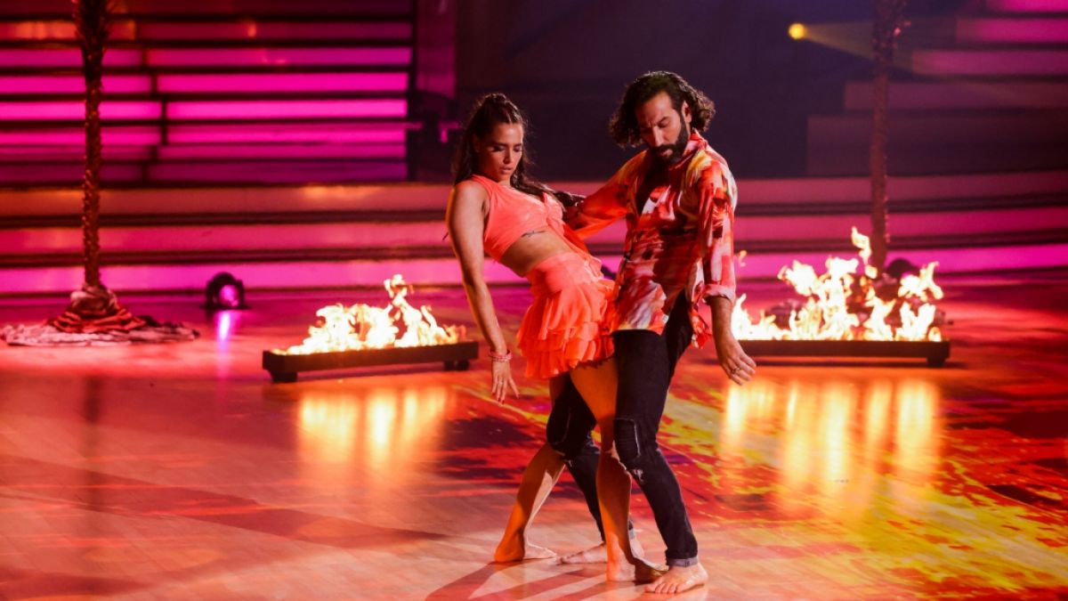 Im Viertelfinale von "Let's Dance" 2022 dürfte das Tanzparkett glühen, wenn Amira Pocher und Massimo Sinato ihre Tanzkünste zeigen. (Foto)