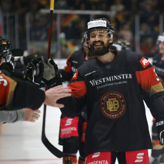 Die deutsche Eishockey-Nationalmannschaft ist heiß auf die Weltmeisterschaft, die am 13. Mai 2022 in Helsinki beginnt. Die deutsche Eishockey-Nationalmannschaft ist heiß auf die Weltmeisterschaft, die am 13. Mai 2022 in Helsinki beginnt.