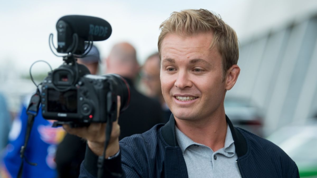 Nico Rosberg schenkte den Gründern von "NetzBeweis" in "Die Höhle der Löwen" Geld. (Foto)