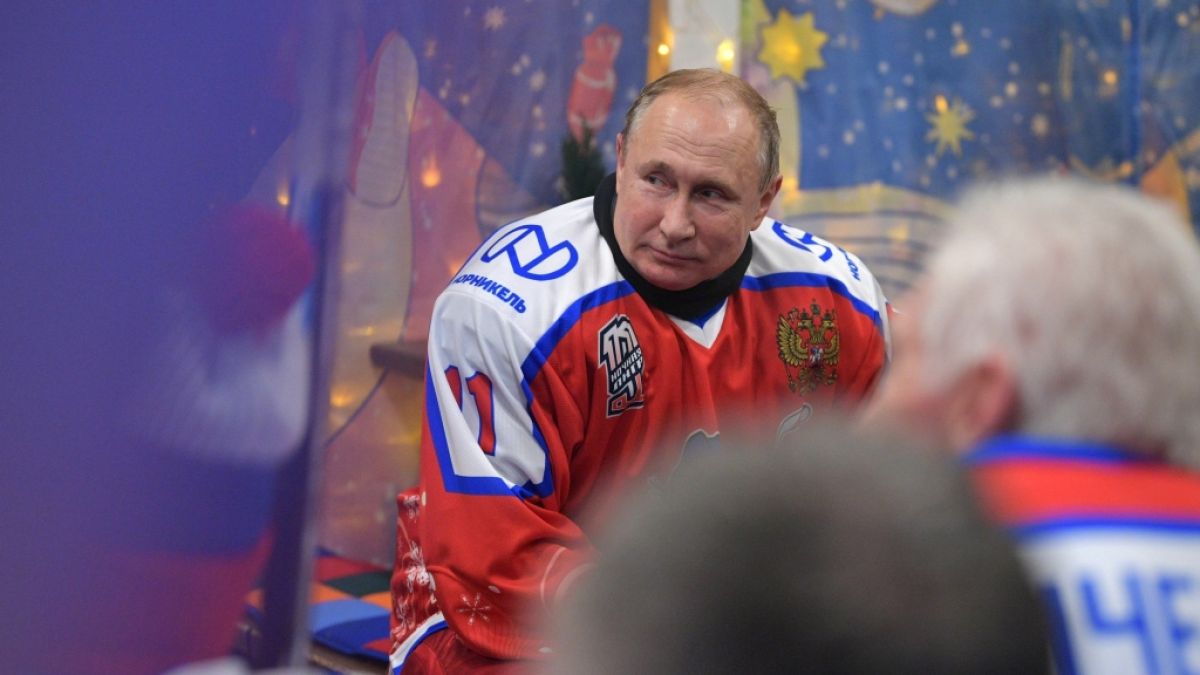 Für seinen Lieblingssport Eishockey ließ Wladimir Putin jahrelang alles stehen und liegen - doch nun glänzte der Kreml-Despot bei einem hochkarätigen Event mit Abwesenheit. (Foto)