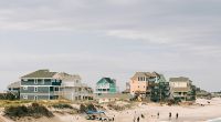 Strandhäuser in den Outer Banks im US-Bundesstaat North Carolina.