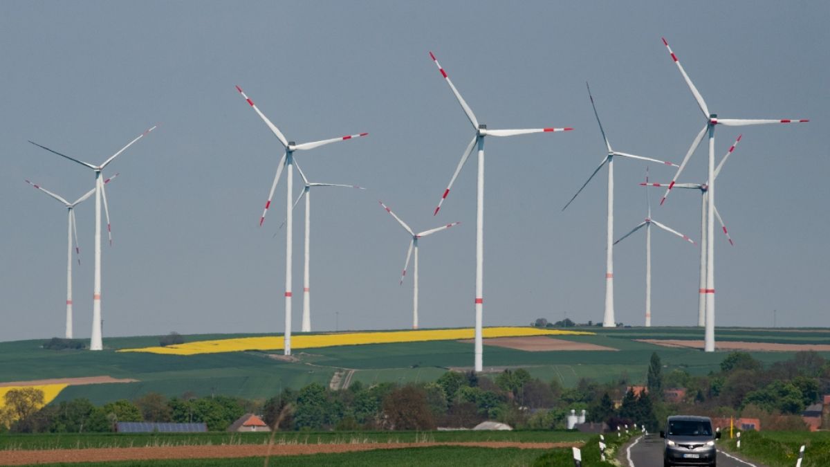 Die Ampelregierung will angeblich den Mindestabstand zwischen Windkrafträdern und Wohnhäusern abschaffen. (Foto)