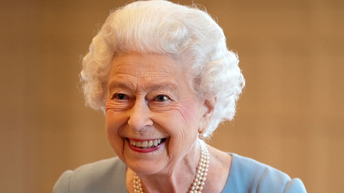 Der Thronwechsel mag bereits eingeleitet sein, doch Queen Elizabeth II. hat die royalen Zügel nach wie vor fest in der Hand. (Foto)