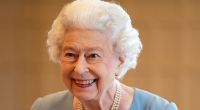 Der Thronwechsel mag bereits eingeleitet sein, doch Queen Elizabeth II. hat die royalen Zügel nach wie vor fest in der Hand.