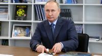 Gerüchten zufolge wurde Flüssigkeit aus dem Bauch von Wladimir Putin entfernt.