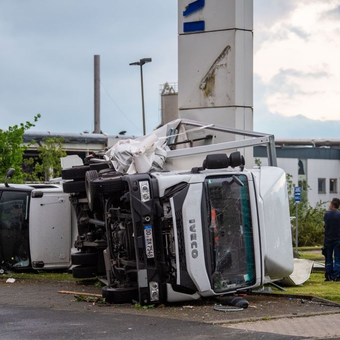 Tornado-Horror in NRW! DIESE Videos zeigen das Ausmaß der Verwüstung