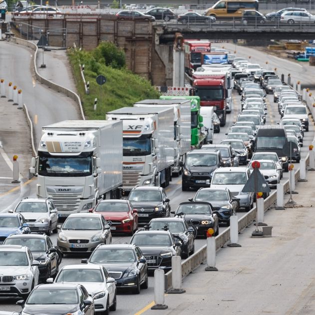 Autobahnen-Chaos nach dem Feiertag! HIER geht am Wochenende nichts mehr
