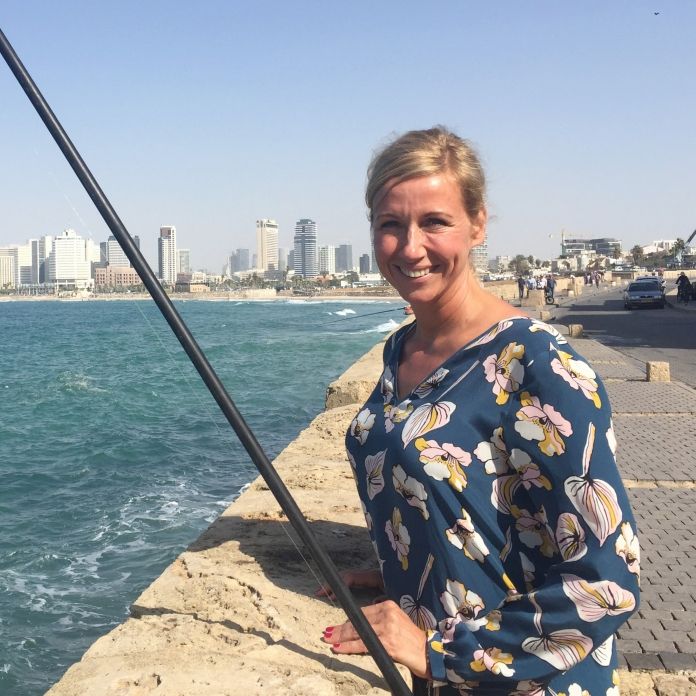 Andrea Kiewel reist regelmäßig nach Tel Aviv (Israel), lernt dort neue abergläubische Rituale kennen.