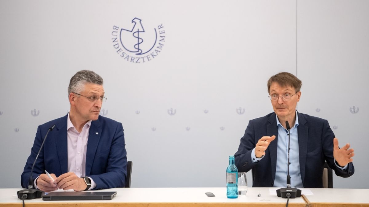 RKI-Präsident Lothar Wieler (l.) und Gesundheitsminister Karl Lauterbach stellten bei einer Pressekonferenz ihre Pläne zum Umgang mit den Affenpocken vor. (Foto)