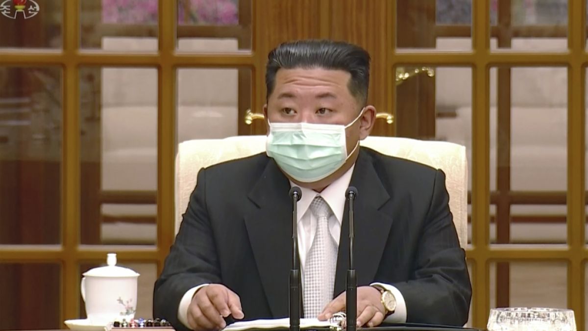 Die Impfkampagne, die Kim Jong Un in Nordkorea ausgerufen hat, will mit Liebes-Injektionen Coronavirus-Infektionen unterbinden. (Foto)