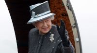Schrecksekunde für Queen Elizabeth II.: Eine Flugreise von Schottland nach Windsor wäre für die Monarchin um Haaresbreite zur Katastrophe geworden.