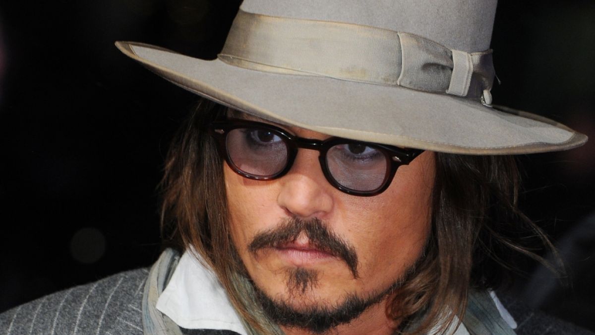 Johnny Depp wurde in London mit seiner Ex-Freundin Kate Moss gesichtet. (Foto)