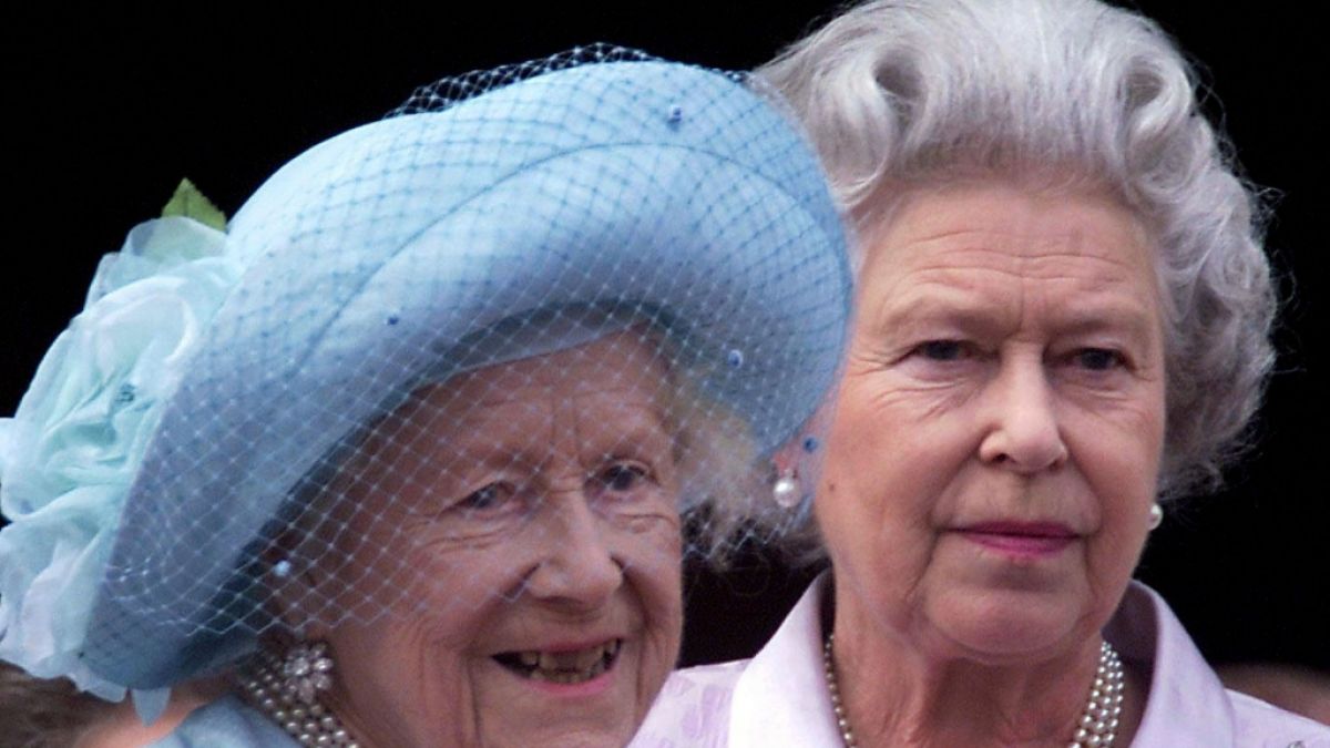 Fit bis ins hohe Alter: Queen Elizabeth The Queen Mother, auch als Queen Mum bekannt, und ihre Tochter Königin Elizabeth II. (Foto)