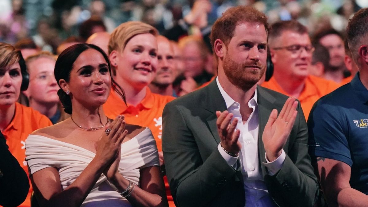 Meghan Markle und Prinz Harry dürfen beim Thronjubiläum der Queen mitfeiern - allerdings mit Einschränkungen. (Foto)