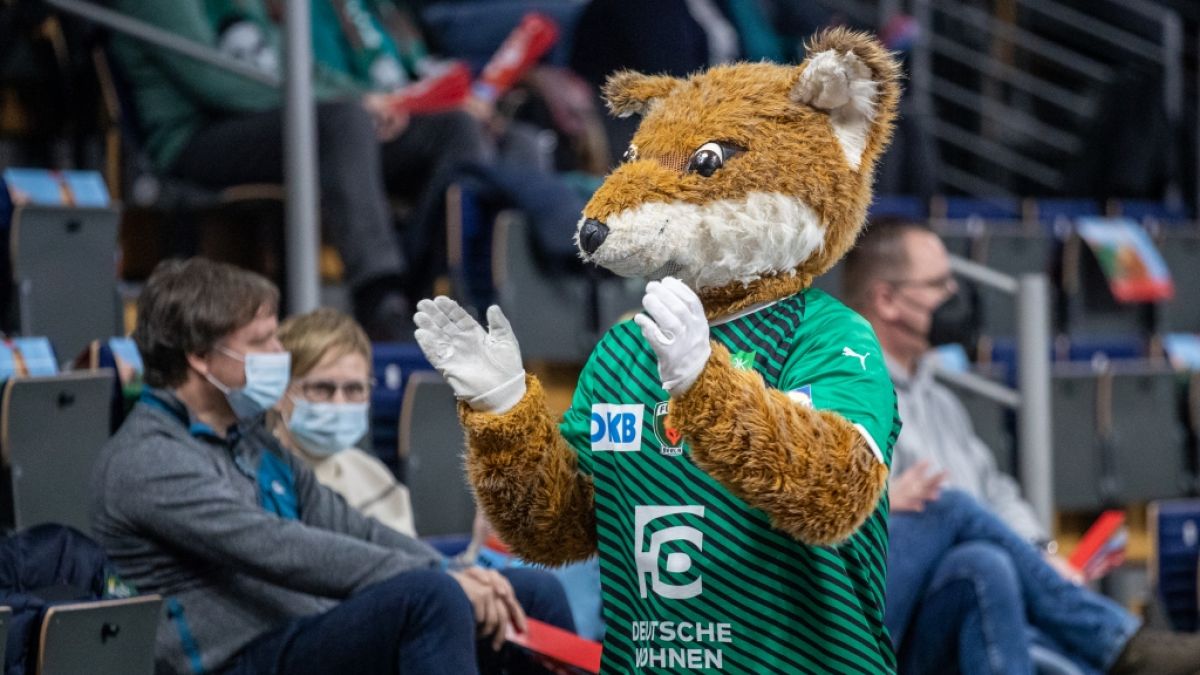 Maskottchen Fuchsi der Füchse Berlin feuert das Team an. (Foto)
