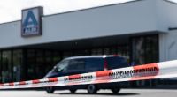 Die Polizei geht im Fall der tödlichen Schüsse in einem Supermarkt in Schwalmstadt davon aus, dass ein Mann zuerst eine Frau und sich danach selbst getötet hat.