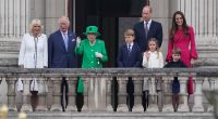 Die Queen zeigte sich am vierten Tag des Thronjubiläums mit ihrer Familie auf dem Balkon des Buckingham Palace.