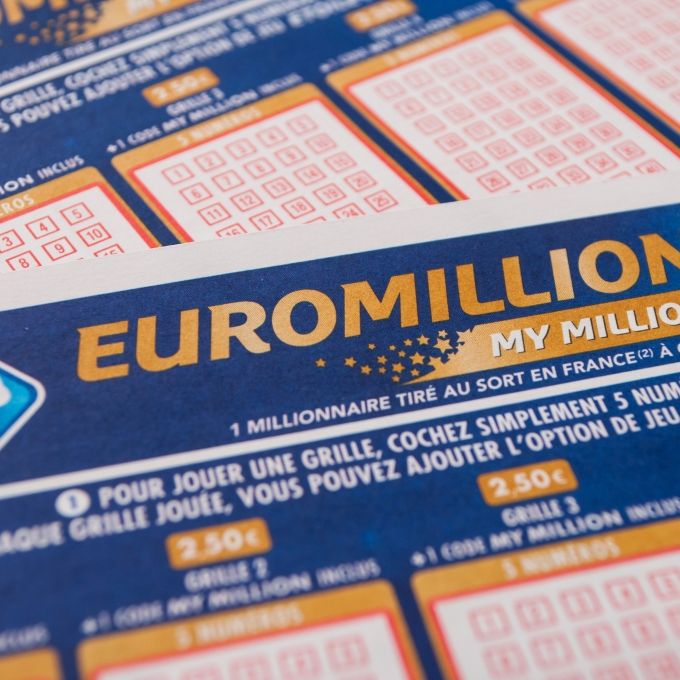 Jeden Dienstag und Freitag werden die EuroMillions-Zahlen gezogen.