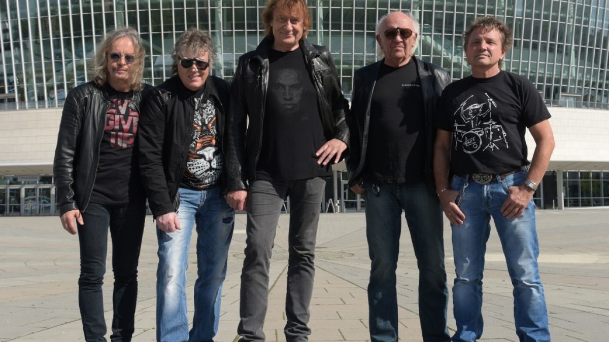 Schlagzeuger Klaus Scharfschwerdt (re.), hier mit seinen "Puhdys"-Kollegen Peter Rasym, Dieter Hertrampf, Dieter Birr und Peter Meyer, ist mit 68 Jahren gestorben. (Foto)