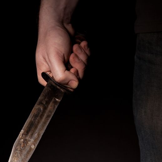 Messer-Angreifer sticht Mann (35) nieder - Täter auf der Flucht