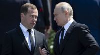 Wladimir Putin im Gespräch mit Dmitri Medwedew.