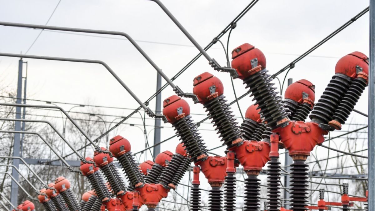 Die Stromnetzbetreiber sorgen durch regelmäßige Überprüfungen die technische Sicherheit des Stromnetzes. (Foto)