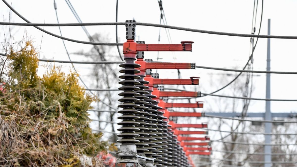 Durch regelmäßige Wartungsarbeiten wird eine ordnungsgemäße Stromversorgung der Bevölkerung sichergestellt. (Foto)