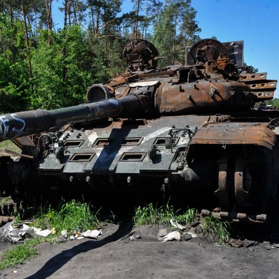 Demütigung perfekt! Putin-Panzer explodiert mit gigantischem Feuerball