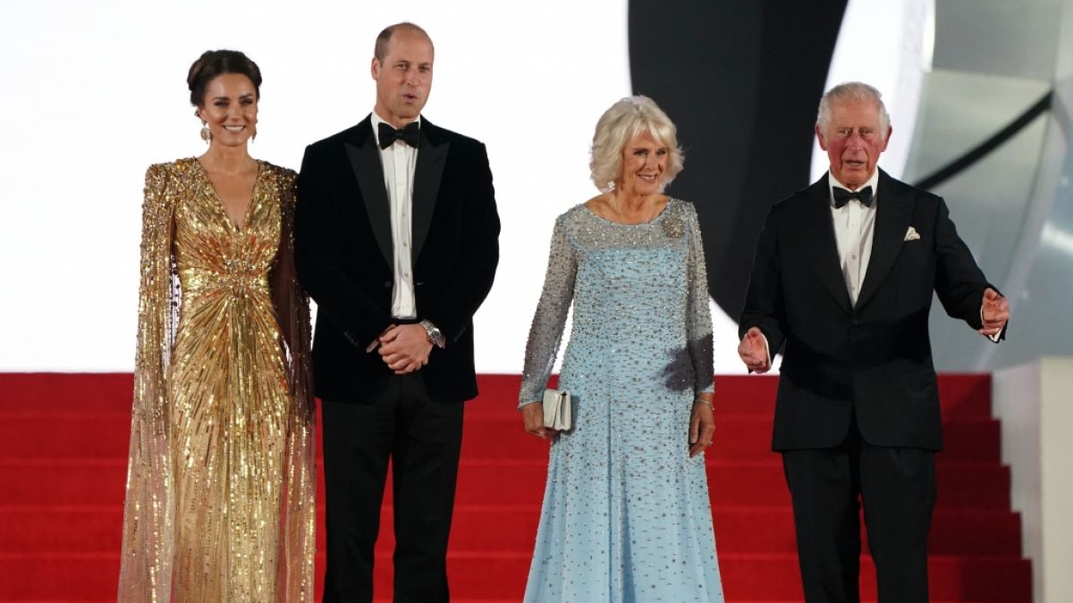 Herzogin Kate (links) mit Prinz William, Herzogin Camilla und Prinz Charles bei er der "James Bond 007: Keine Zeit zu sterben"-Premiere. (Foto)
