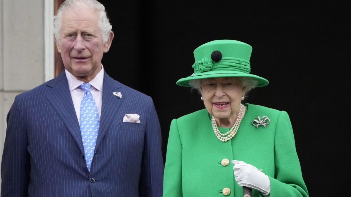 Wenn Prinz Charles seine Mutter Queen Elizabeth II. auf dem Thron ablöst, werden Köpfe rollen: Als König will Charles eine schlankere Monarchie an den Start bringen. (Foto)
