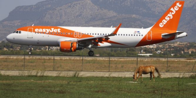 Ausgerechnet in den Sommerferien! Flug-Chaos auf Mallorca droht Streiks bei Easyjet, Ryanair und Lauda