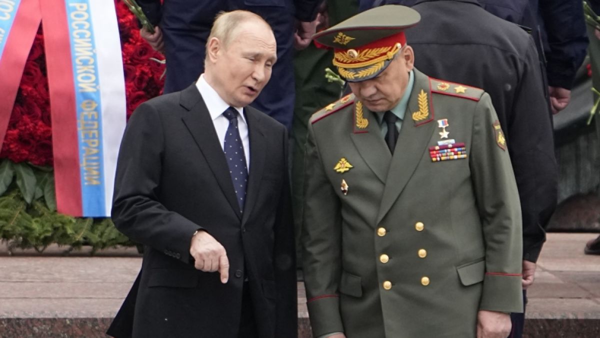 Würde Wladimir Putin (links) wirklich Großbritannien angreifen? (Foto)
