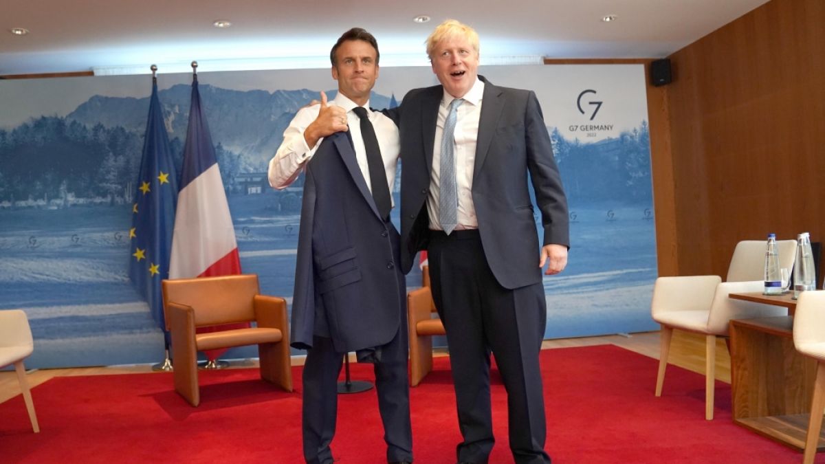 Emmanuel Macron (l.) und Boris Johnson zeigten beim G7-Gipfel Geschlossenheit im Kampf gegen Wladimir Putin. (Foto)