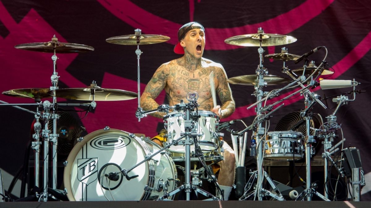 Blink-182-Schlagzeuger Travis Barker musste in eine Klinik gebracht werden. (Foto)